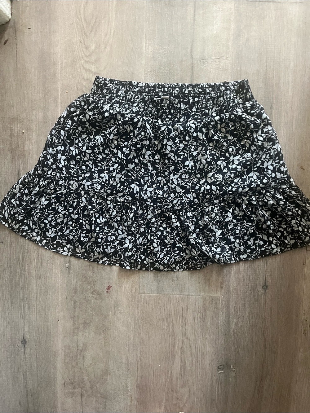 LOFT Black and White Floral Ruffle Skirt